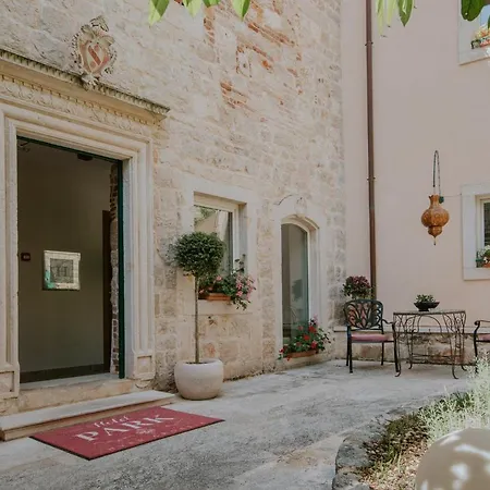 Готель Heritage Park Hvar 4*