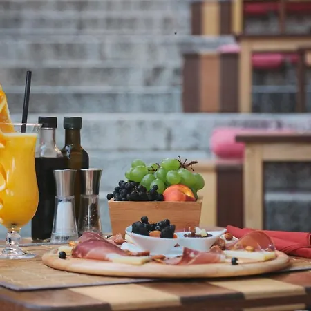 Готель Heritage Park Hvar 4*