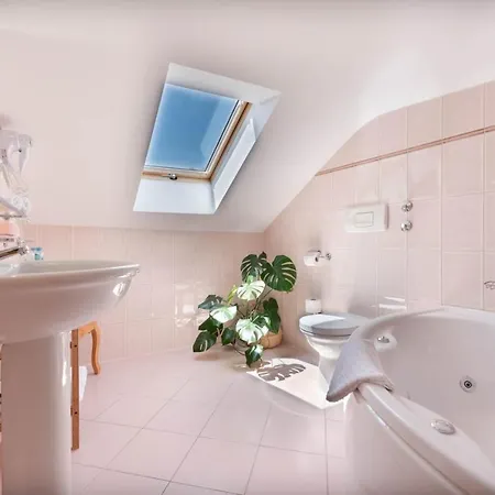 Готель Heritage Park Hvar 4*