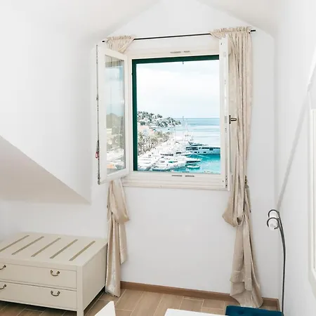 Готель Heritage Park Hvar 4*