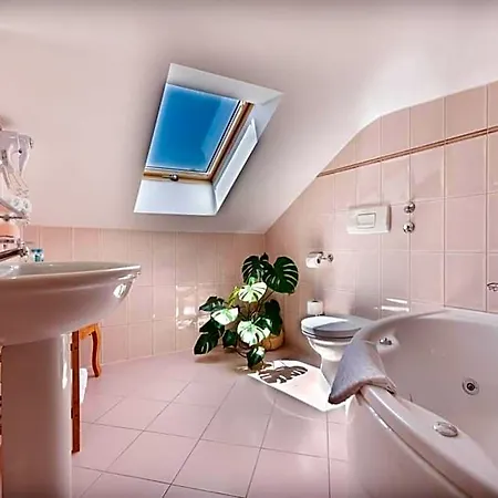 Heritage Park Hvar מלון 4*