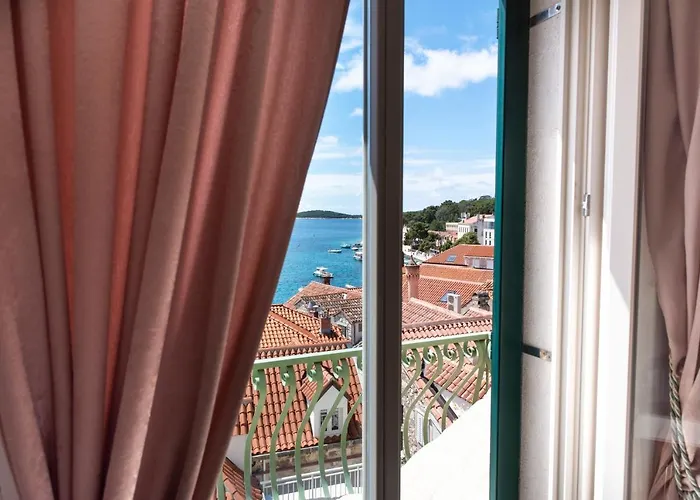 Готель Heritage Park Hvar Хвар