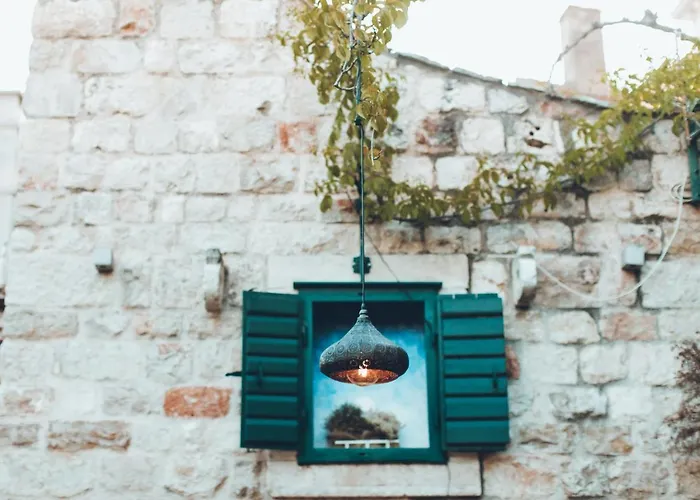 Heritage Park Hvar 호텔 4*