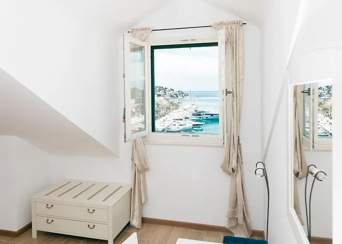 מלון Heritage Park Hvar 4*