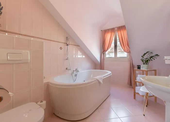 Heritage Park Hvar מלון 4*